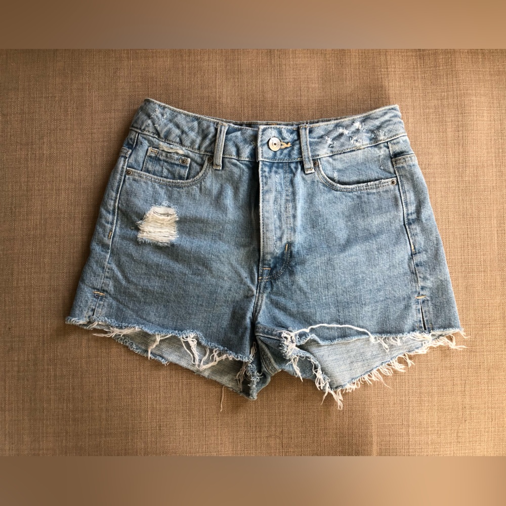 New H&M Blue washed High waisted Distressed Cotton Jean shorts size 4